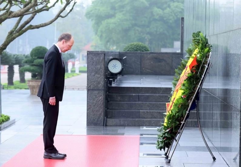 Vuong Dinh Hue anh 15