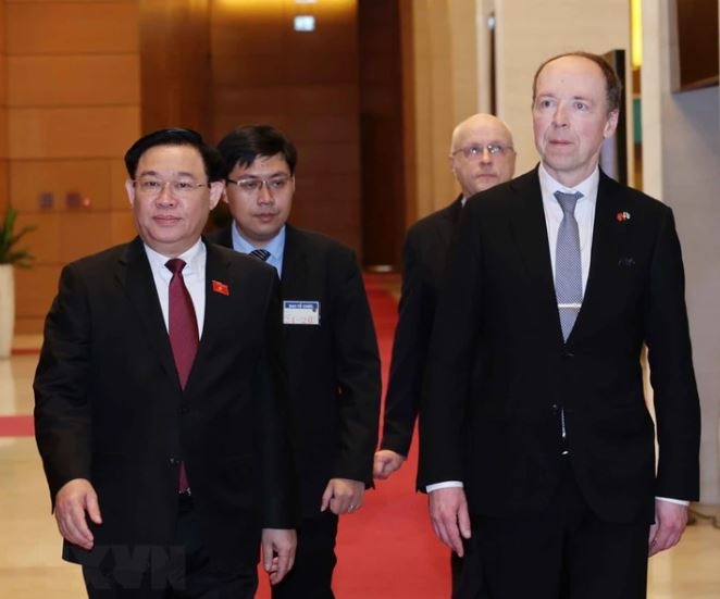 Vuong Dinh Hue anh 4