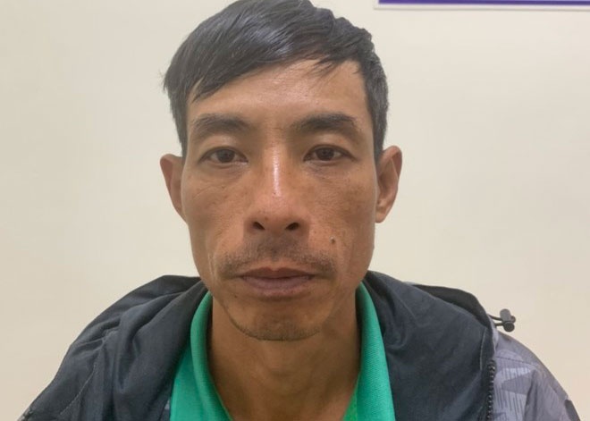 Giam doc ra dau thu sau 11 nam tron truy na hinh anh