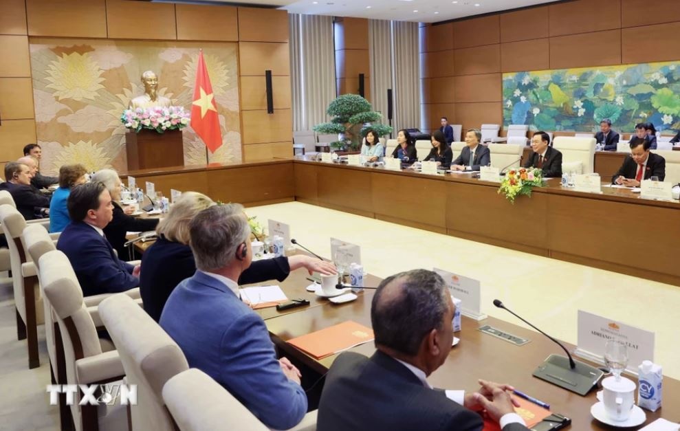 Vuong Dinh Hue anh 8