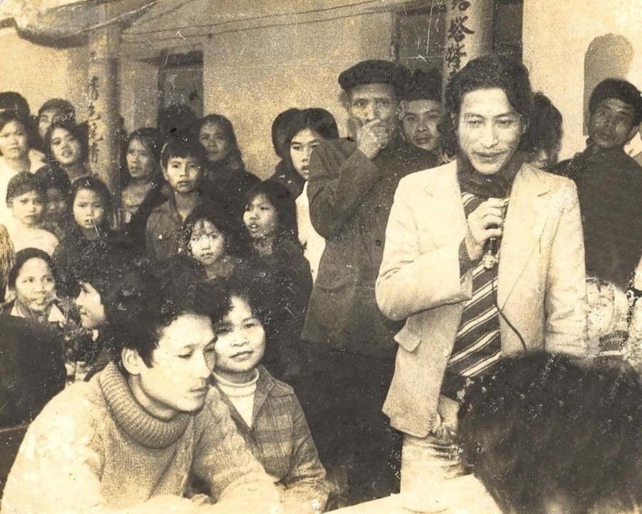 'Trong vai tram phong bi tien mung dam cuoi toi co mot... bai tho' hinh anh