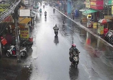 Vua don mua lon nhat tu dau nam, thoi tiet o TP.HCM ngay toi ra sao? hinh anh