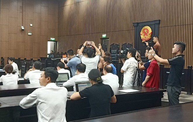 phien toa cong khai anh 3