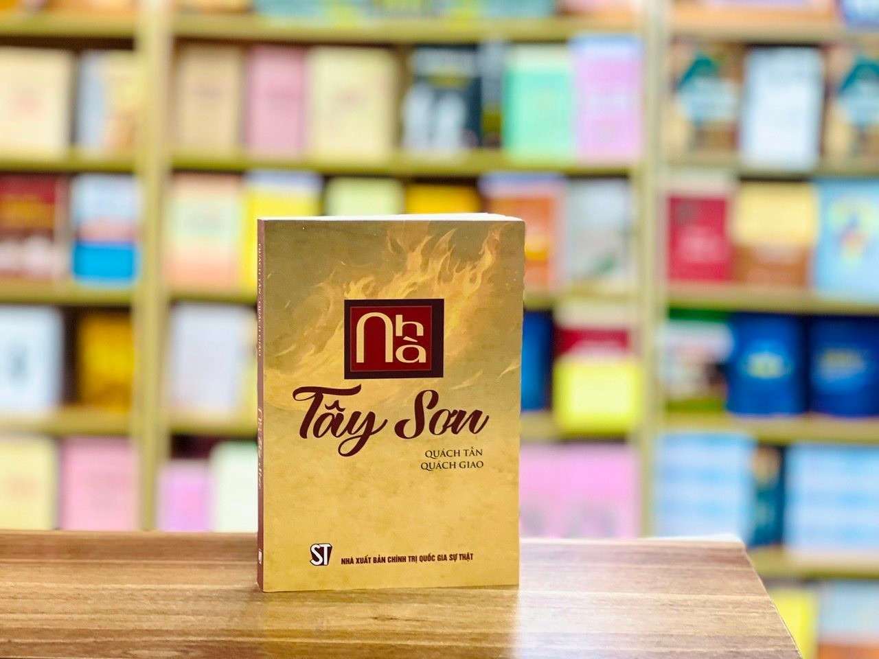 Nhieu thong tin moi, khac biet trong cuon sach 'Nha Tay Son' hinh anh