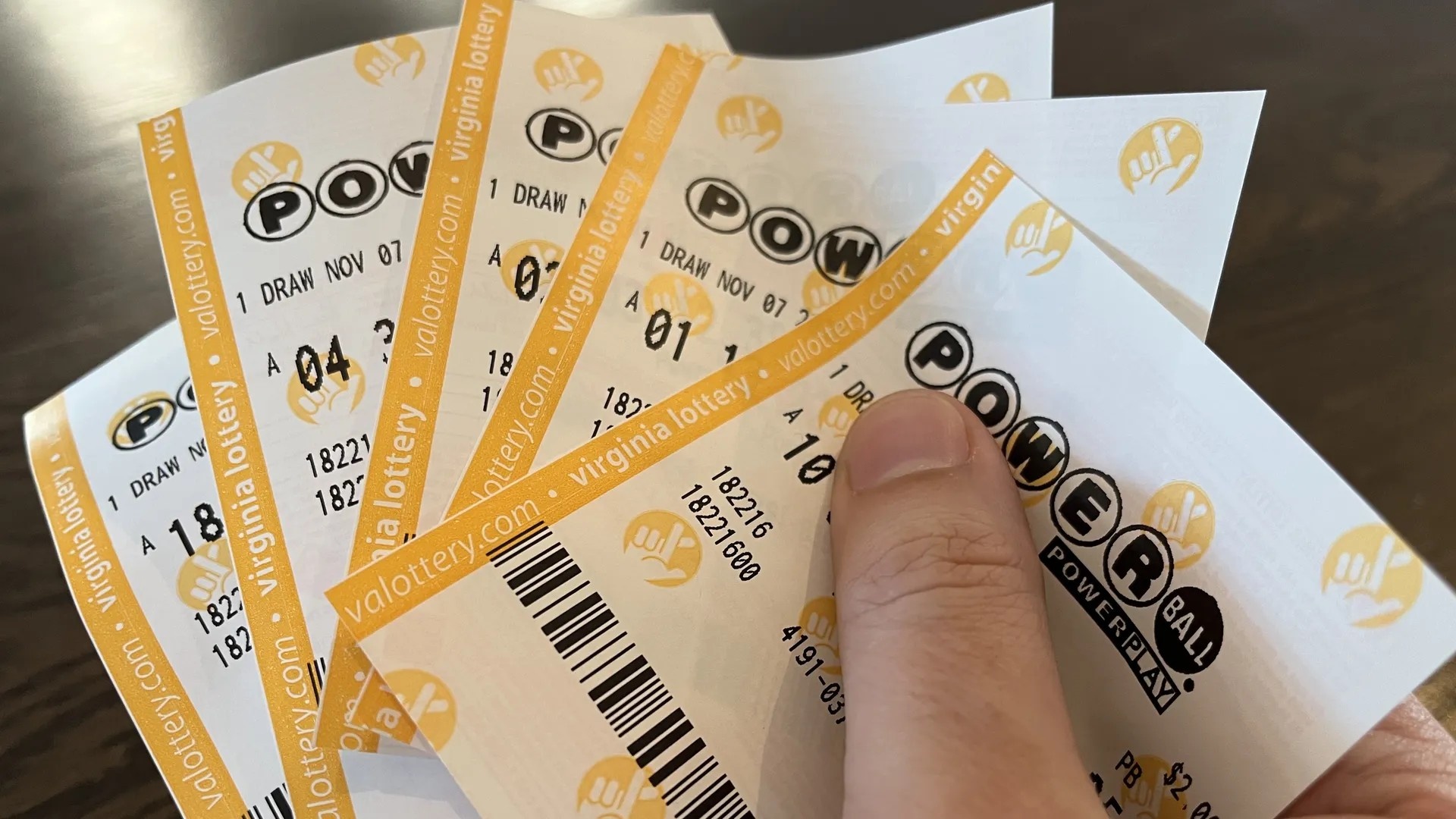 Giai doc dac Powerball tien sat moc 1 ty USD hinh anh