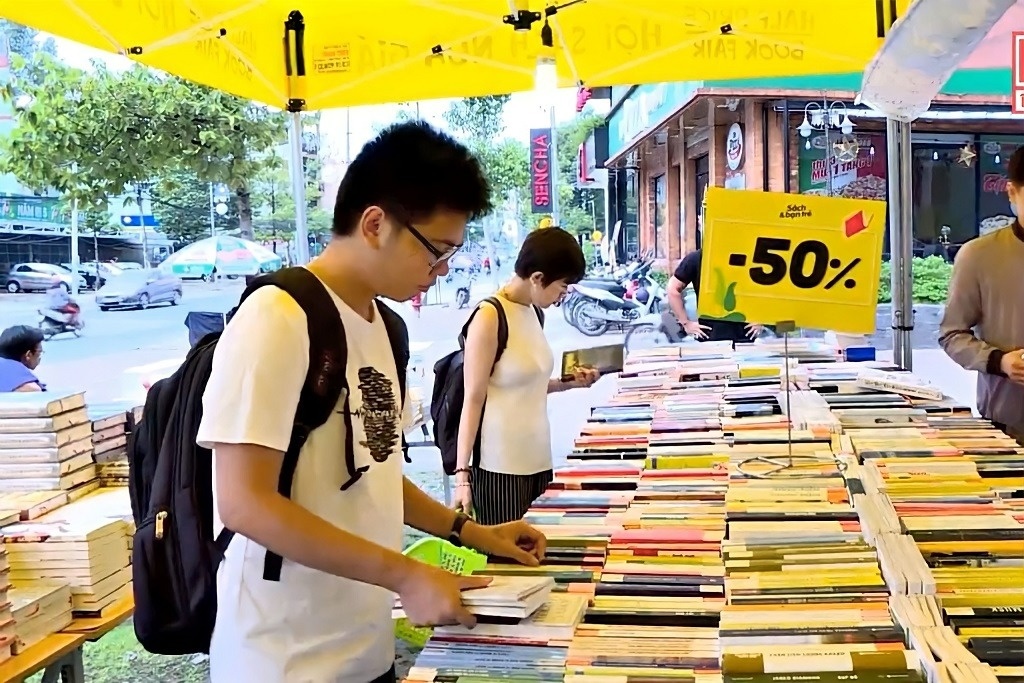 Nhieu hoat dong mung Ngay Sach va Van hoa doc tai Bien Hoa hinh anh
