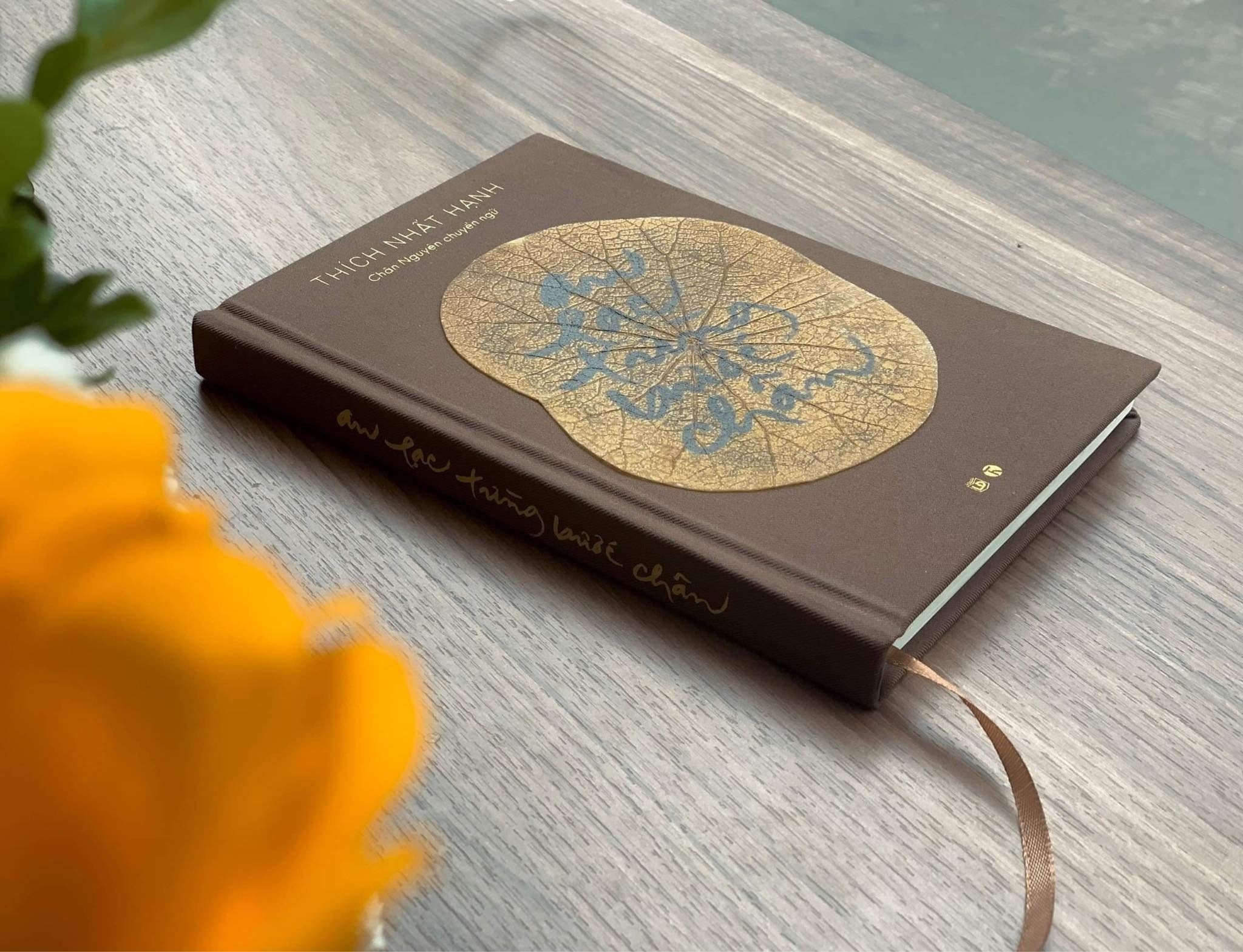 Sach khong chi de doc ma con la nhung tac pham nghe thuat hinh anh