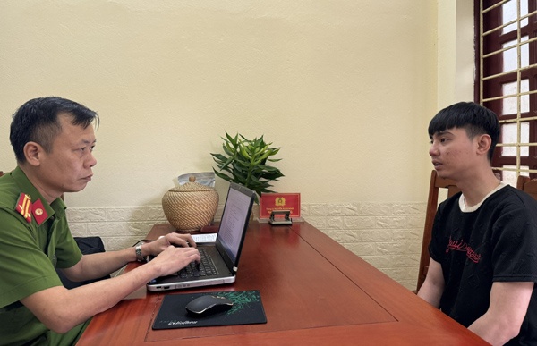 Nguy trang vu khi anh 2