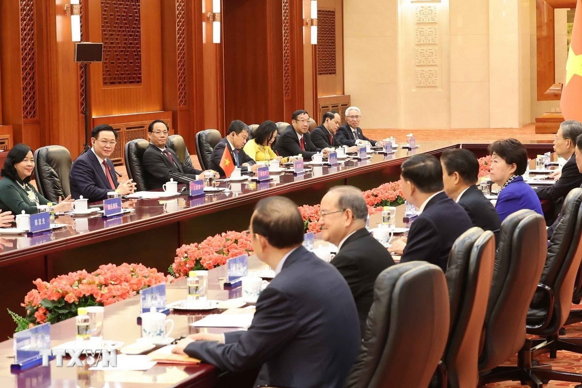 Chu tich Quoc hoi anh 3