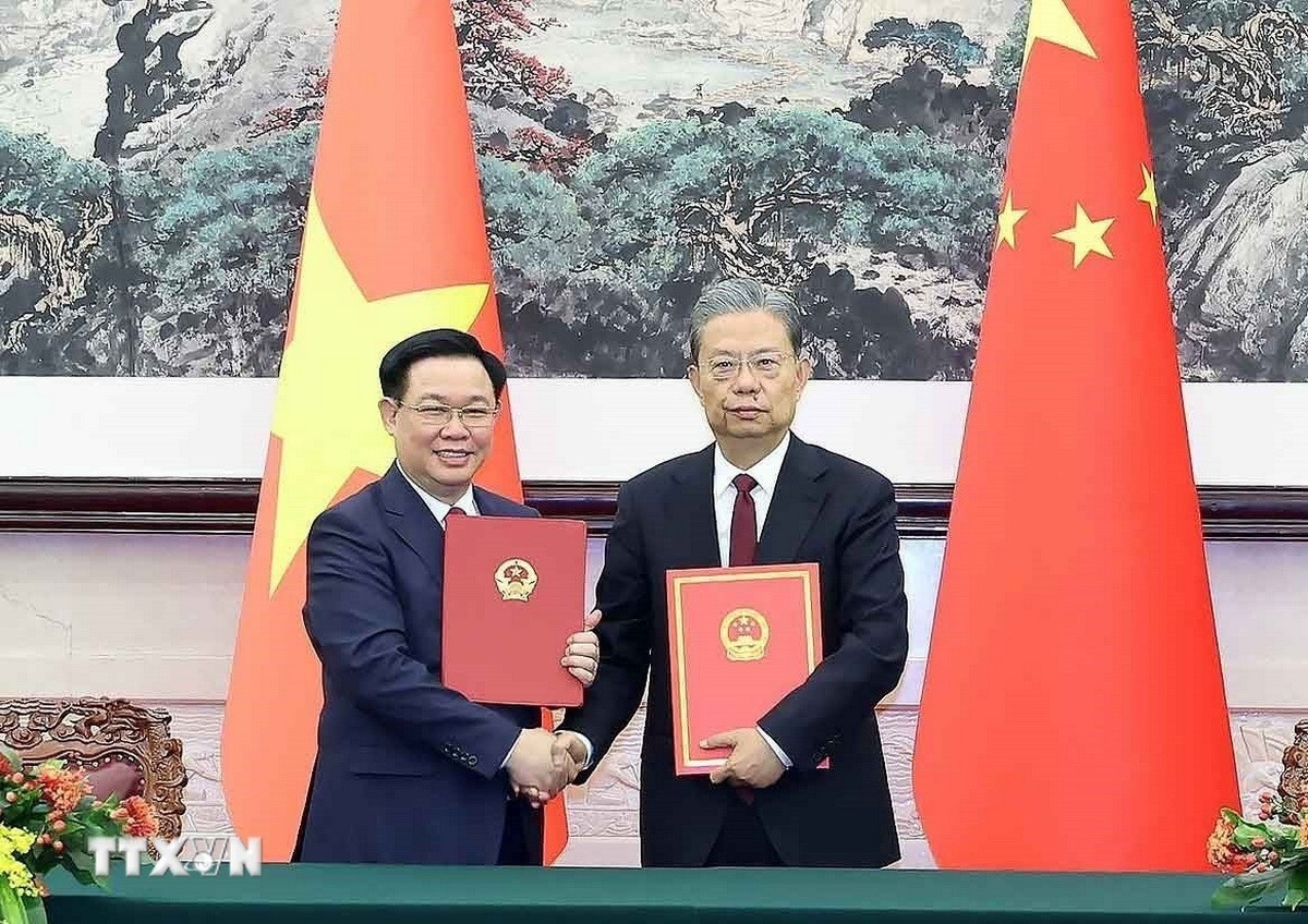 Chu tich Quoc hoi anh 4