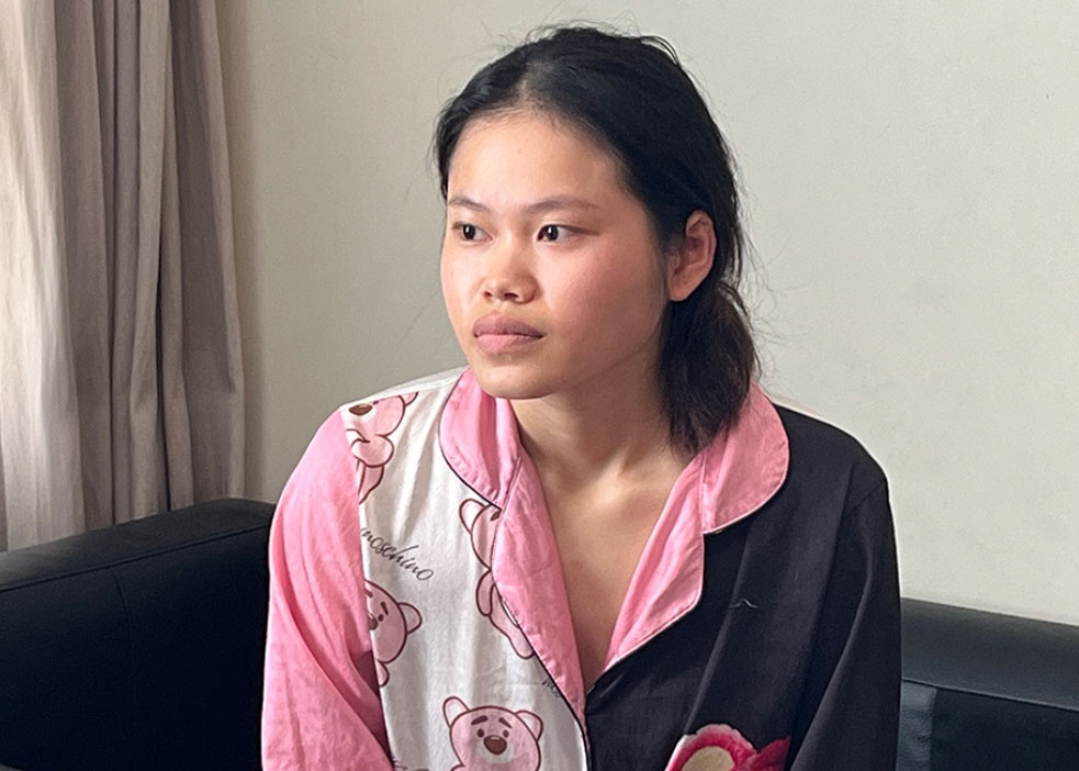 Nu nghi pham khai qua trinh bat coc 2 be gai tai pho di bo Nguyen Hue hinh anh