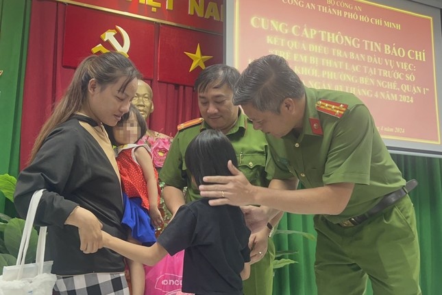 Bat coc hai be gai,  Saigon Pearl anh 2