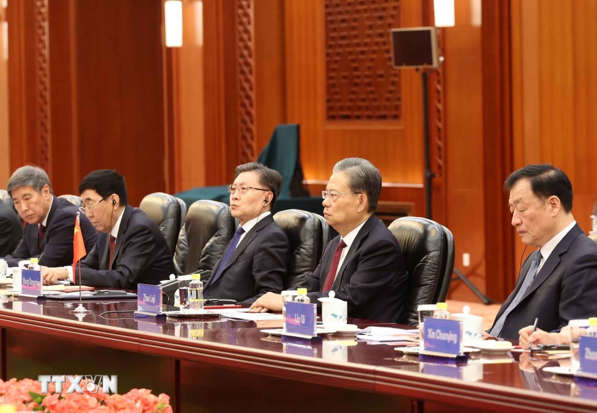 Chu tich Quoc hoi anh 6