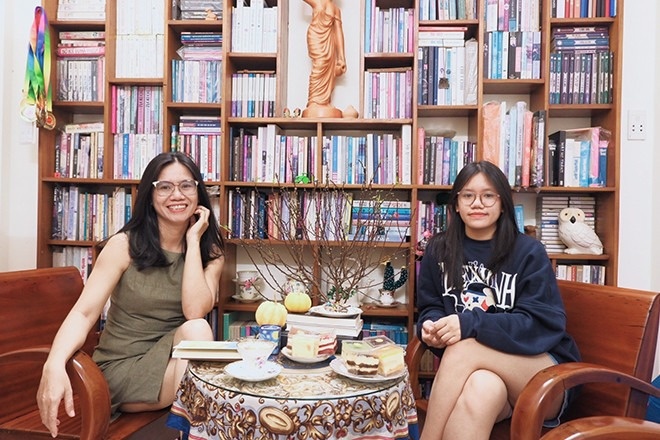 'Khong ly gi cha me cam dien thoai ma bao con phai doc sach' hinh anh