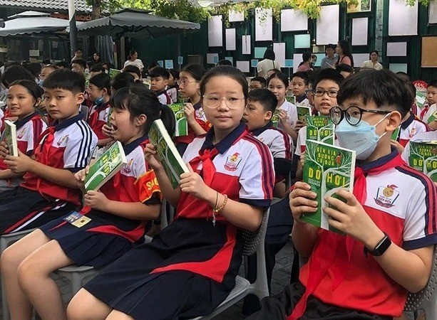 Trien lam, Hoi sach truc tuyen phuc vu kieu bao Viet Nam hinh anh