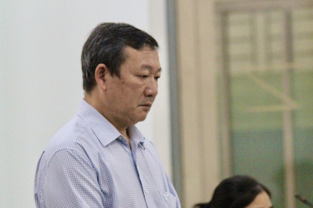 Cuu giam doc CDC Khanh Hoa khai dinh chia 2 ty dong cho 150 nhan vien hinh anh