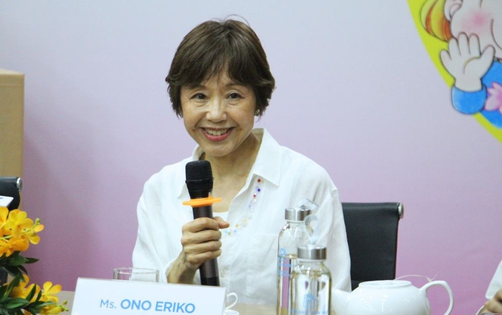 Tac gia Ono Eriko giao luu voi ban doc hinh anh