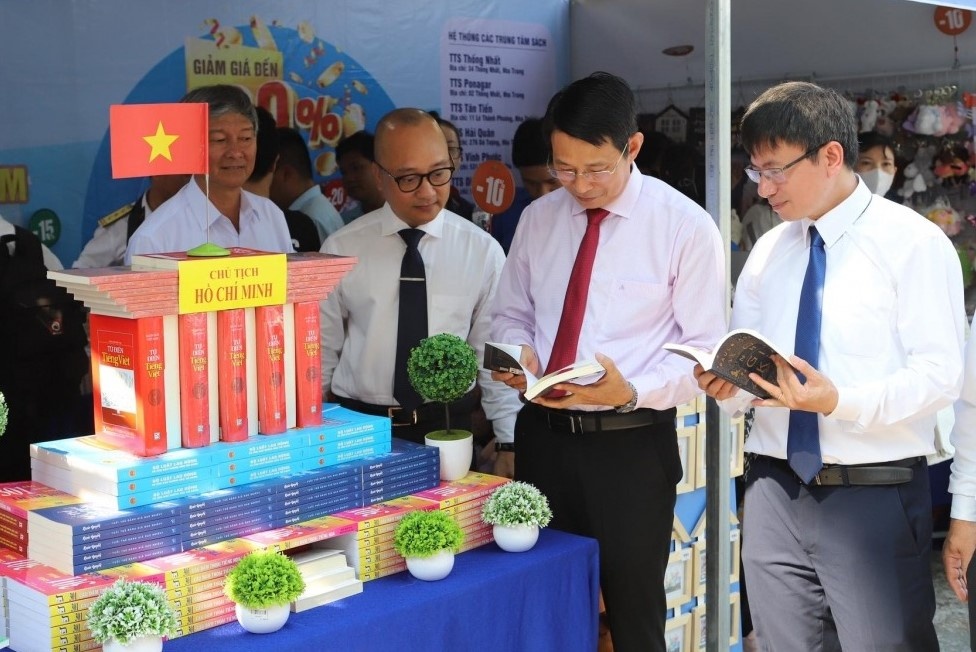 Khanh Hoa: Boi dap van hoa doc sach cho nguoi tre hinh anh