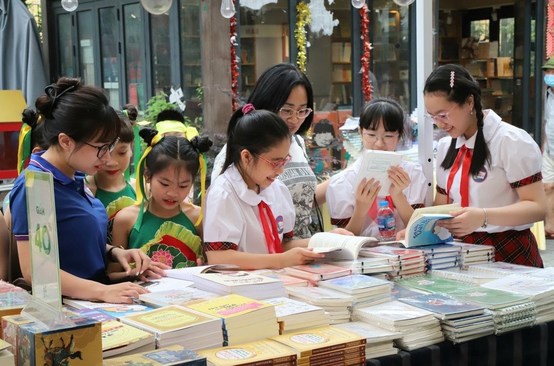 Sach khoa hoc cho thieu nhi: Cach lam moi kich thich kham pha hinh anh