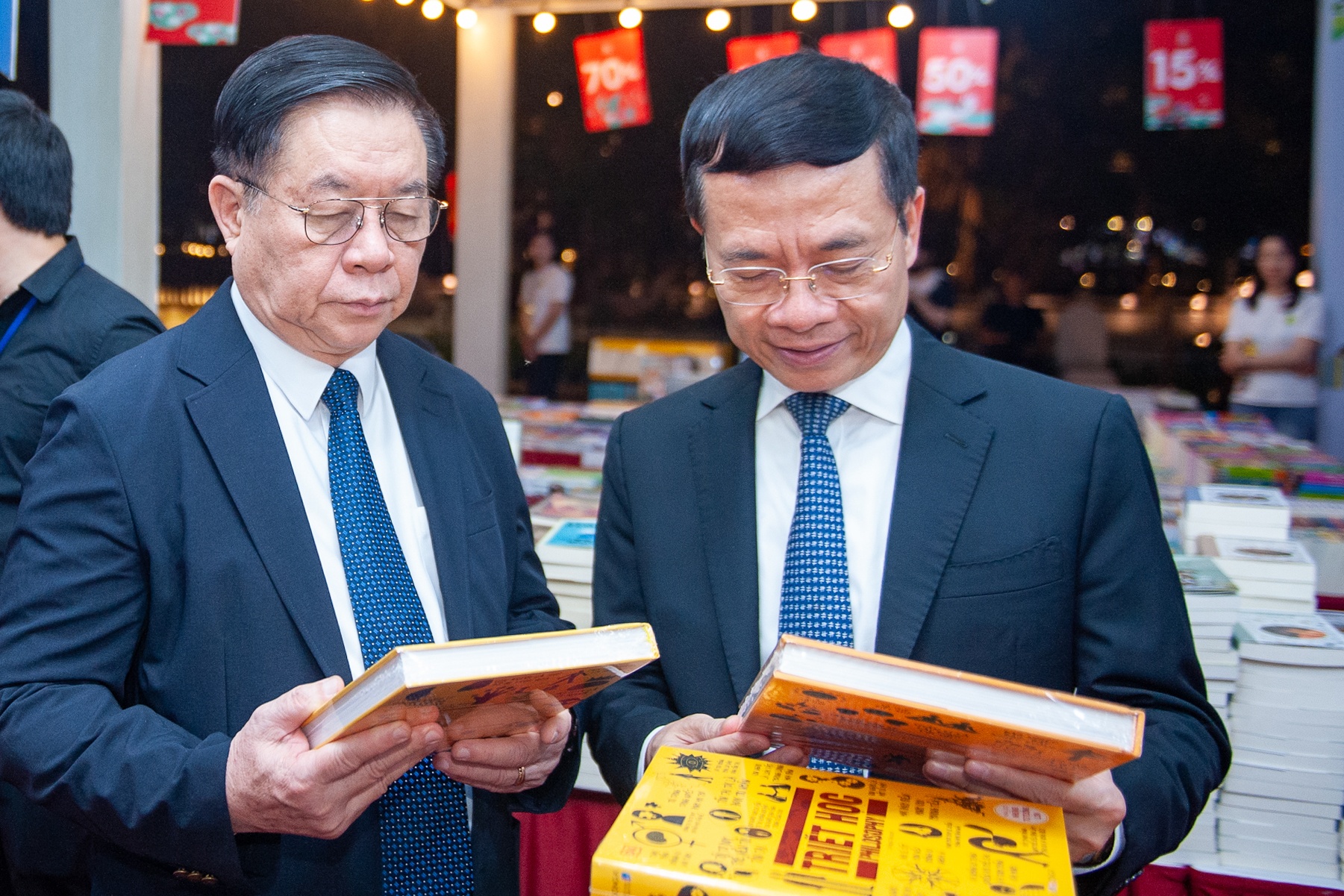 Tuong lai cua dat nuoc thuoc ve the he tre giau tri thuc hinh anh