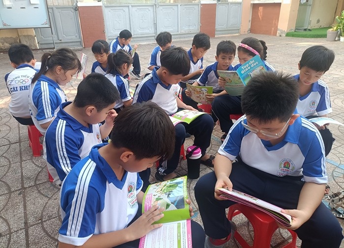 Cung vui doc sach hinh anh