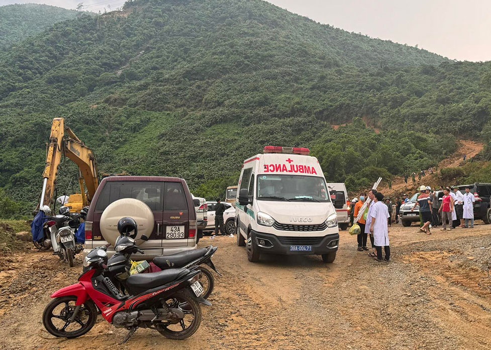 Mua lon vui lap lan cong nhan o Ha Tinh, 3 nguoi tu vong hinh anh