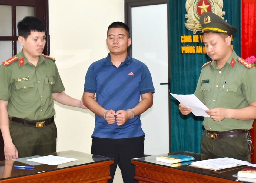 Bat doi tuong no sung khi doi no o Ninh Binh hinh anh