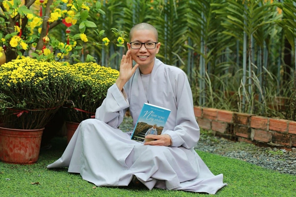 Su co tiet lo cuon sach giup ich cho hang nghin pham nhan hinh anh