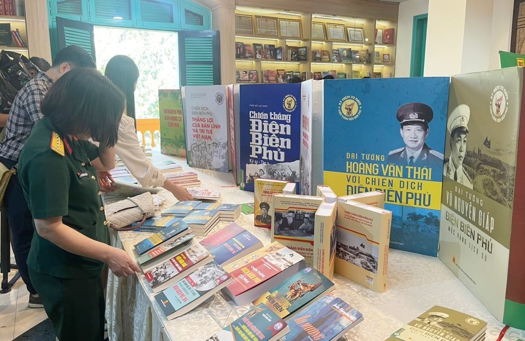 Chien thang Dien Bien Phu - Hoi uc con mai... hinh anh