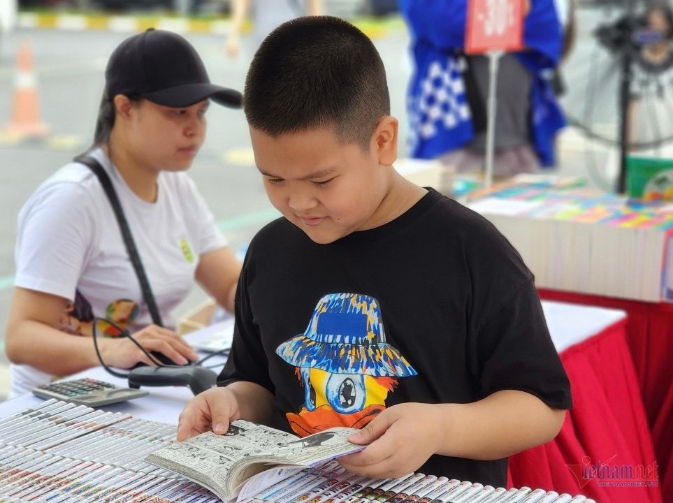 Dao nay ban dang doc sach gi? hinh anh