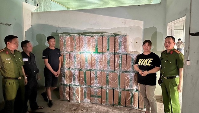 Khoi to 3 doi tuong buon ban 44.000 bao thuoc la nhap lau hinh anh