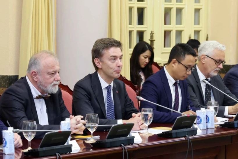 Chu tich nuoc To Lam anh 3