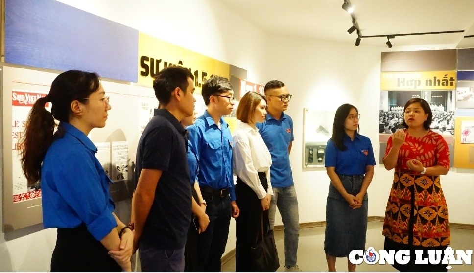 Bao chi cach mang anh 1