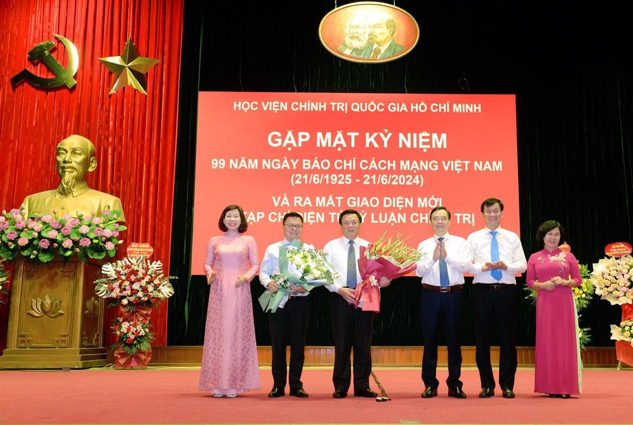 Ly luan chinh tri anh 1