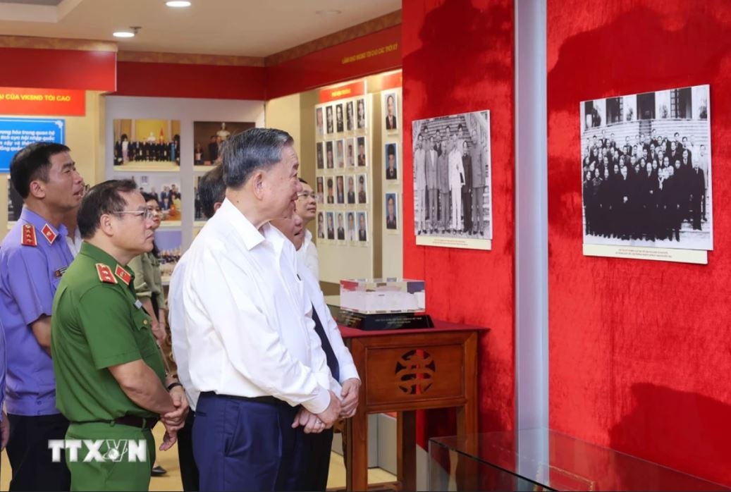 Chu tich nuoc To Lam anh 2