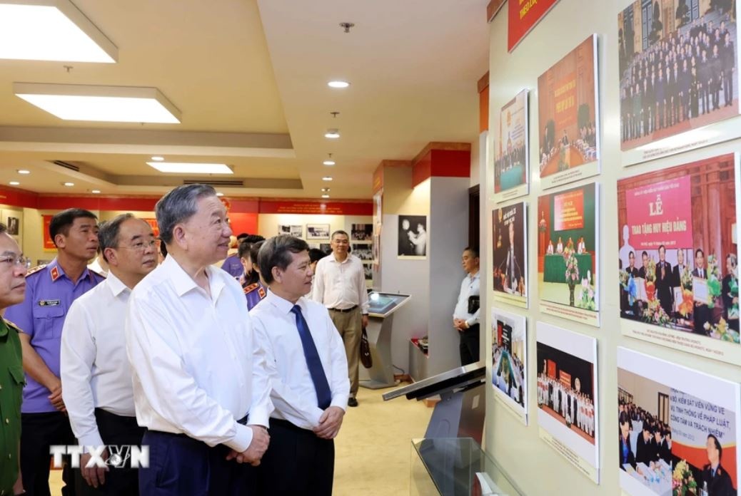 Chu tich nuoc To Lam anh 3