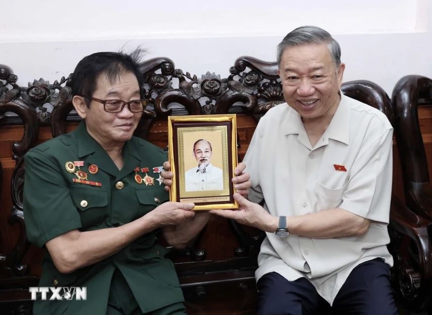 Chu tich nuoc To Lam anh 9