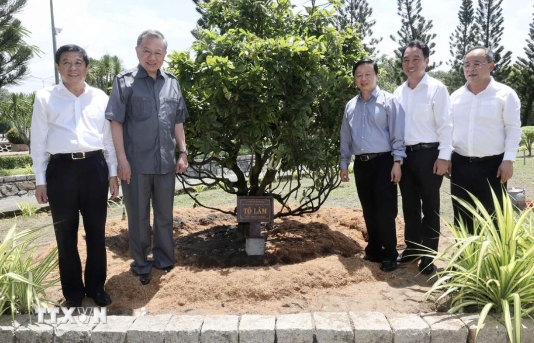 Chu tich nuoc To Lam anh 10