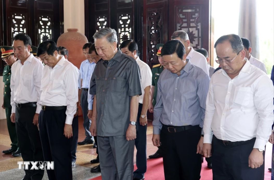 Chu tich nuoc To Lam anh 2