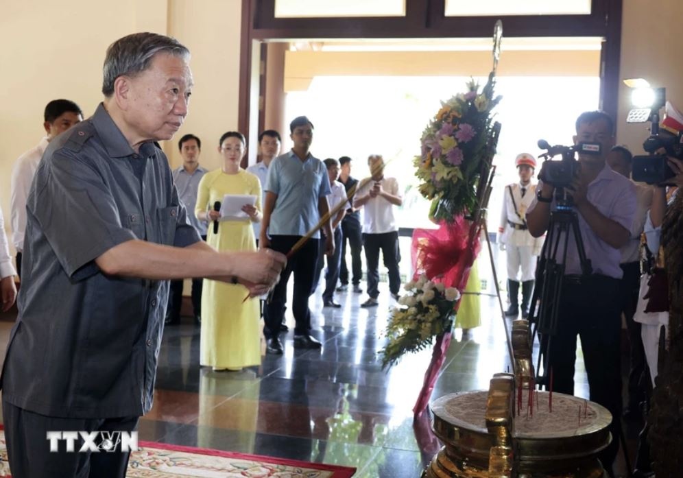 Chu tich nuoc To Lam anh 6