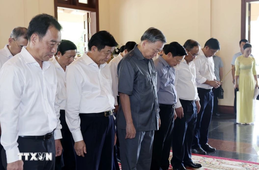 Chu tich nuoc To Lam anh 7