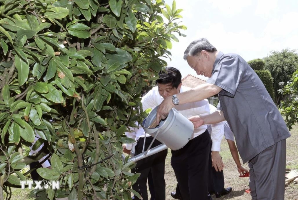 Chu tich nuoc To Lam anh 9