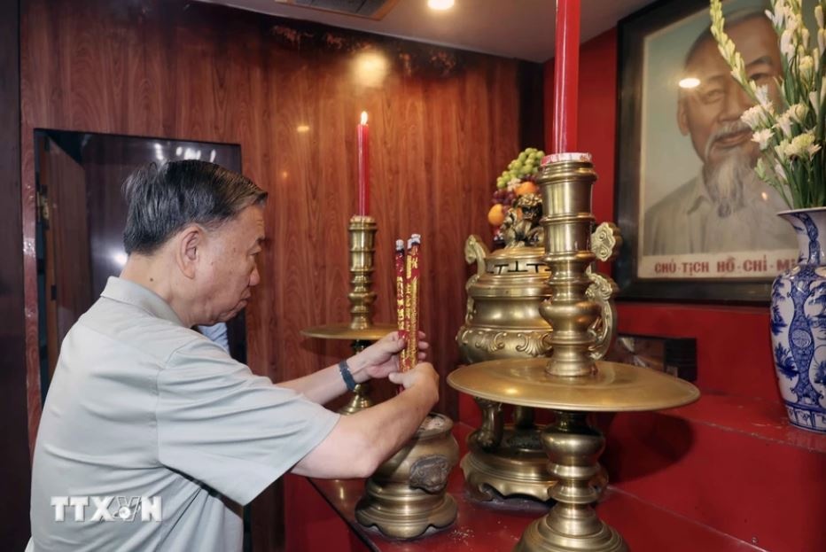 Chu tich nuoc To Lam anh 3