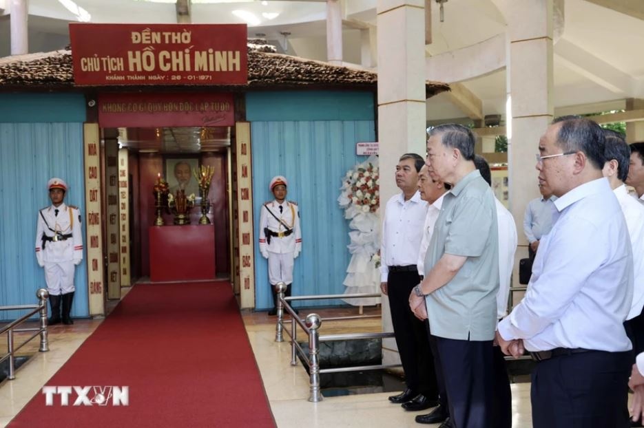 Chu tich nuoc To Lam anh 4