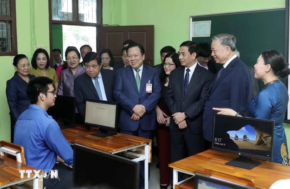 Chu tich nuoc To Lam anh 7