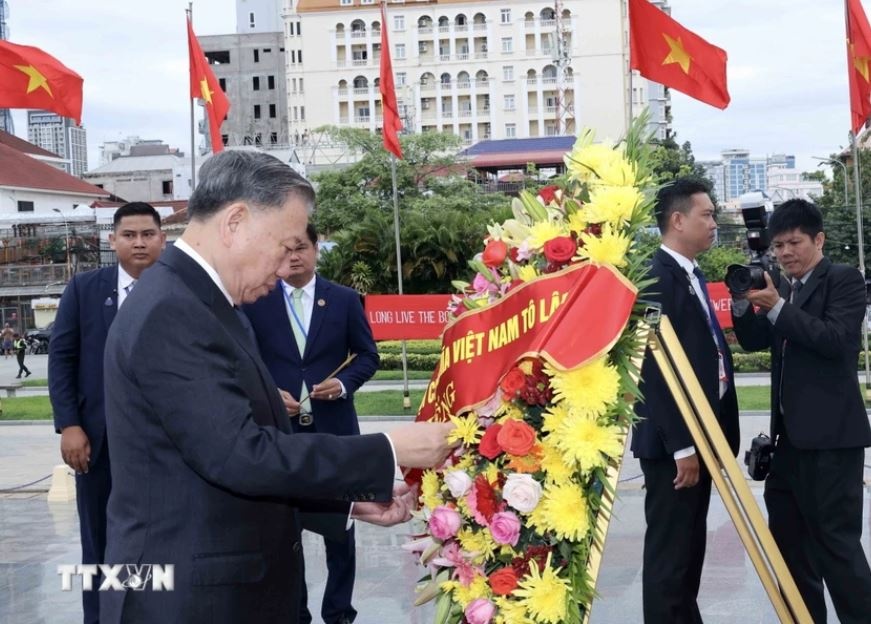 Chu tich nuoc To Lam anh 2