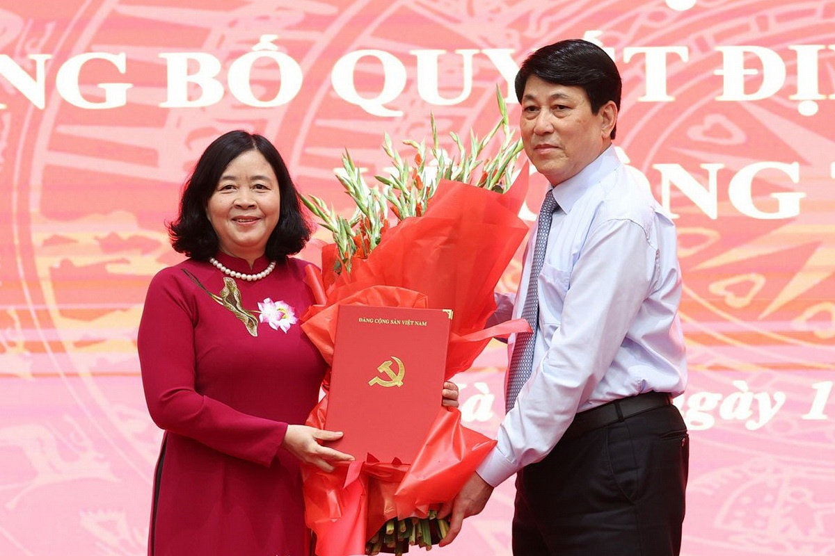 Ba Bui Thi Minh Hoai lam Bi thu Thanh uy Ha Noi hinh anh