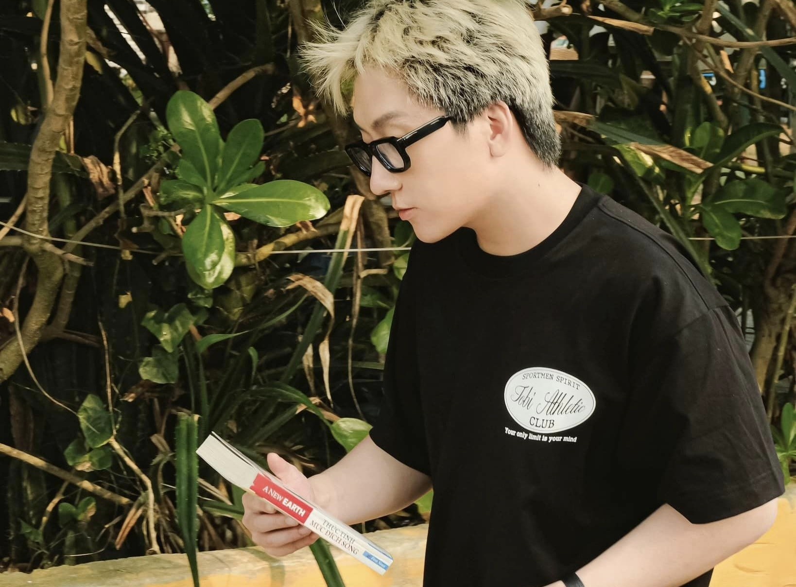 Dien vien Phat La biet bao dung khi bi xuyen tac ac y nho doc sach hinh anh