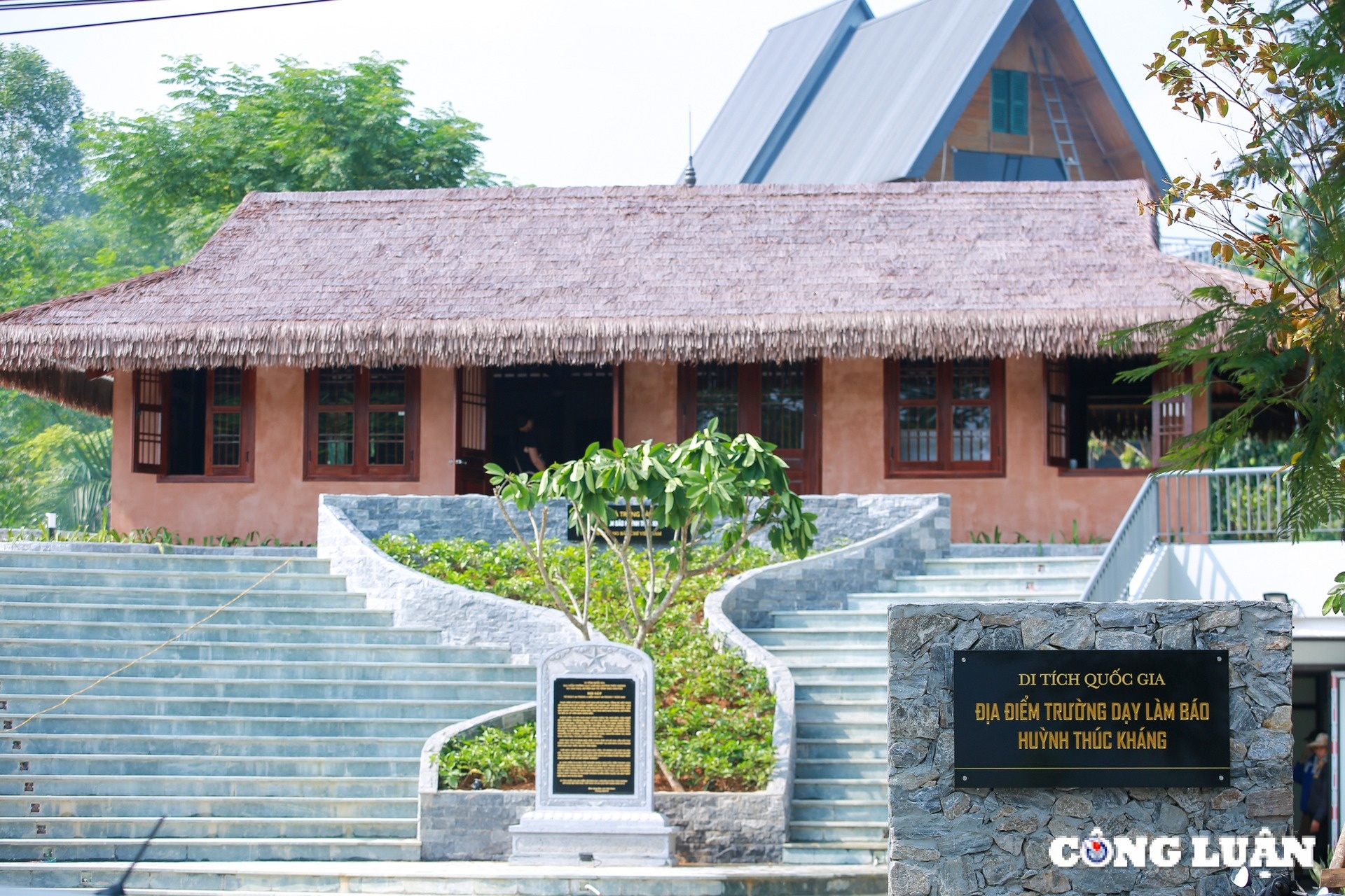 Huynh Thuc Khang anh 3