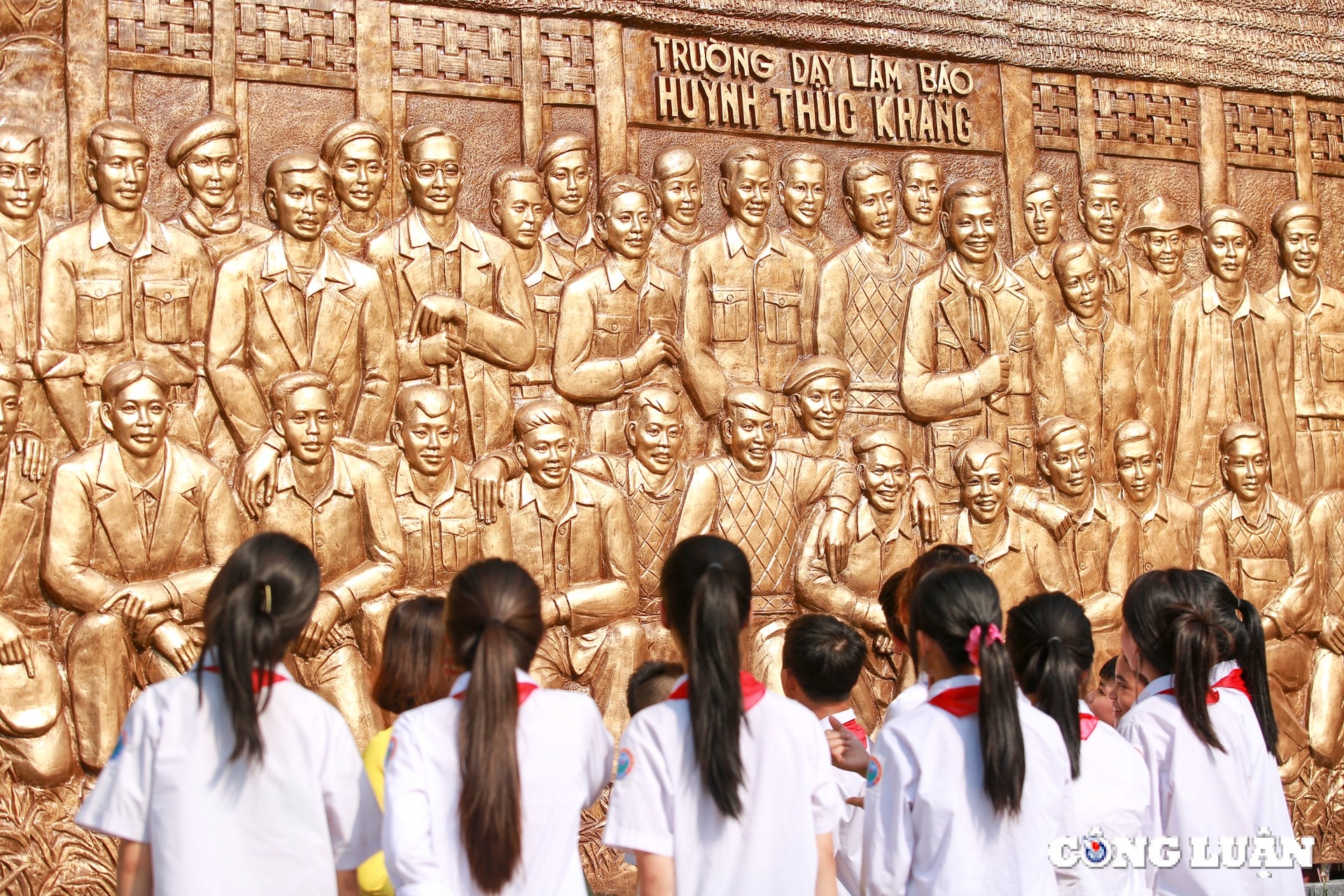 Huynh Thuc Khang anh 16